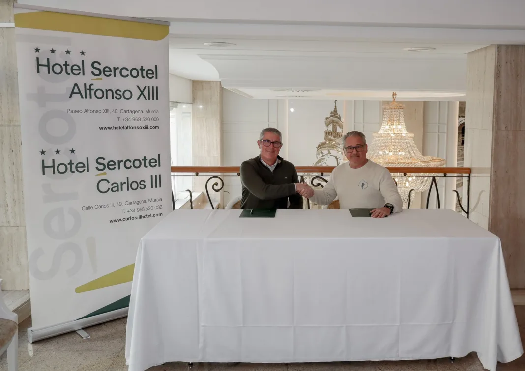 FIRMA HOTEL ALFONSO XIII Y ASOCIACIÓN HIPPOCAMPUS (Juan Carlos García y José Luis Alcaide) El Hotel Sercotel Alfonso XIII se alía con Hippocampus para impulsar la conservación marina en Cartagena