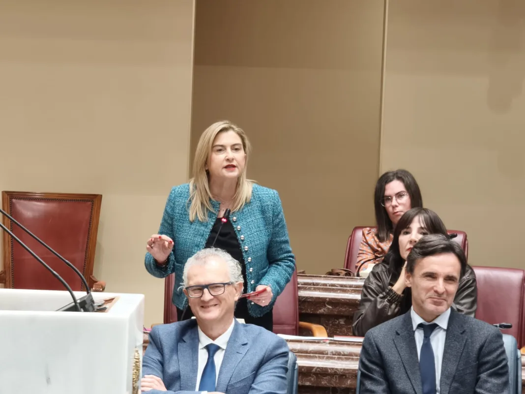 Carmina Fernández acusa a López Miras de rechazar 1.200 millones clave para salvar la sanidad regional