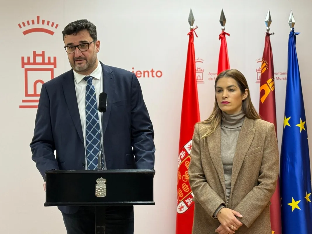 El PSOE denuncia contratos caducados en Murcia y exige activar la comisión de vigilancia