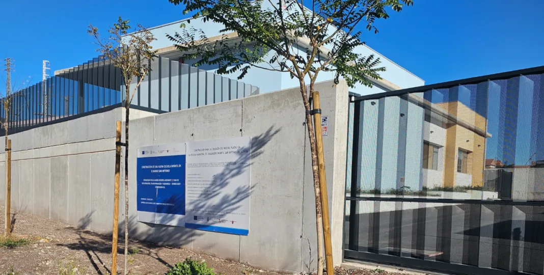 El PSOE exige a Fulgencio Gil que pida perdón por abrir sin comedor la escuela infantil de San Antonio