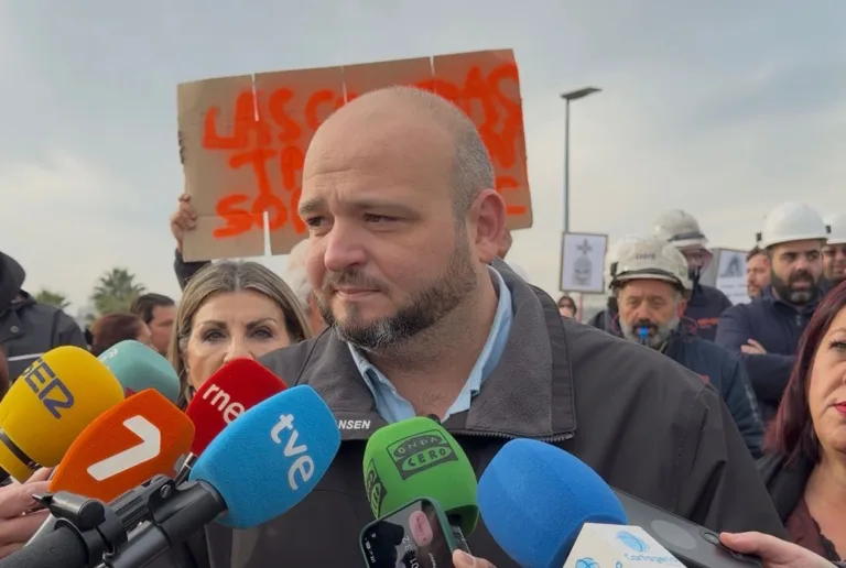 El PSOE respalda que el Ministerio de Industria lidere la defensa del empleo en Sabic y las empresas auxiliares