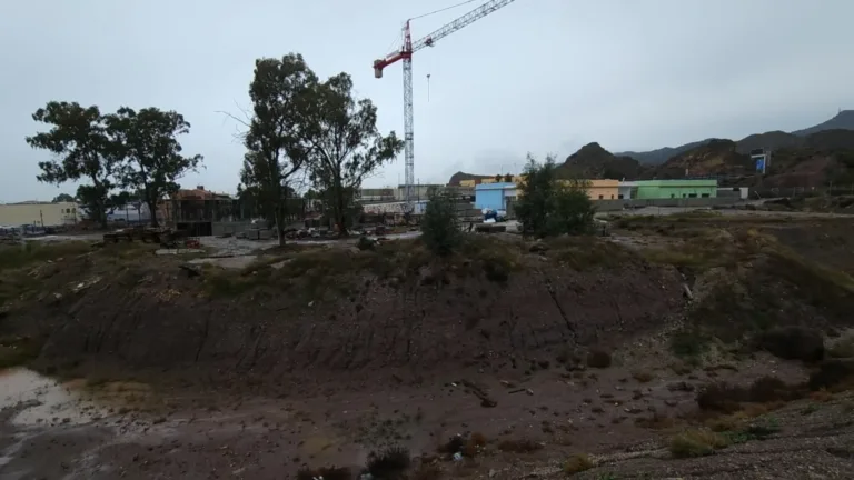 El PSOE denuncia la subasta de un solar para 51 viviendas en plena crisis de acceso a la vivienda juvenil en Lorca