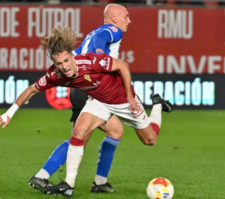 El Real Murcia no capitaliza su ventaja inicial y firma tablas frente al Hércules