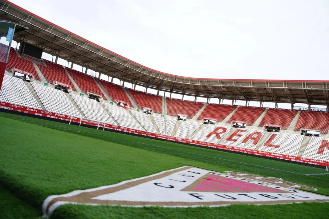 Revocado el concurso necesario del Real Murcia: el juzgado otorga tramitación preferente a su plan de reestructuración
