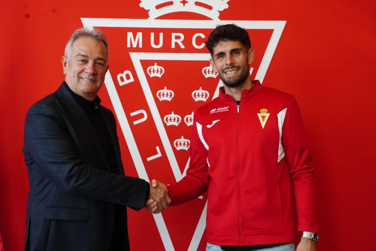 El Real Murcia ficha a Óscar Gil para fortalecer su defensa