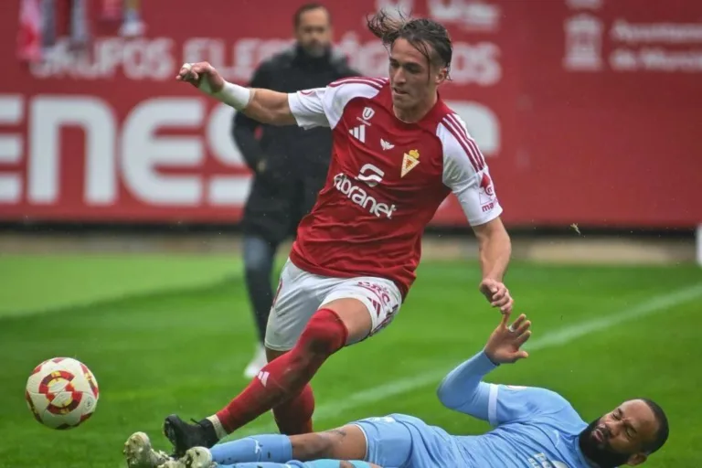 El Real Murcia quiere mantener el pulso en la zona alta ante un Ibiza necesitado