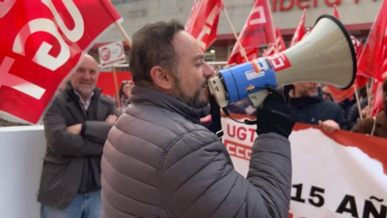 IU-Verdes acusa al PP: más conciertos y precariedad en la sanidad privada