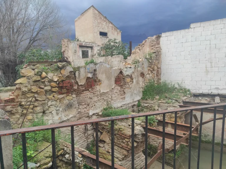 Dieciocho años de expolio del Molino de Oliver sin reconstrucción ni responsabilidades