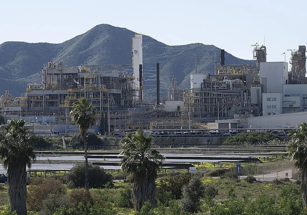 Manolo Torres exige a Arroyo y López Miras que garanticen el futuro de todos los trabajadores de Sabic