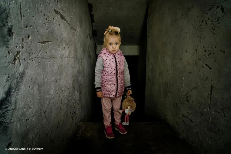 La infancia en Ucrania afronta el invierno más duro de la guerra entre bombardeos y frío extremo