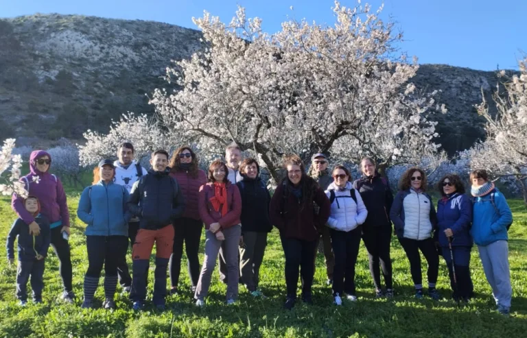 Tallante reúne a 500 personas y despide los Cantos de Pascua en flor