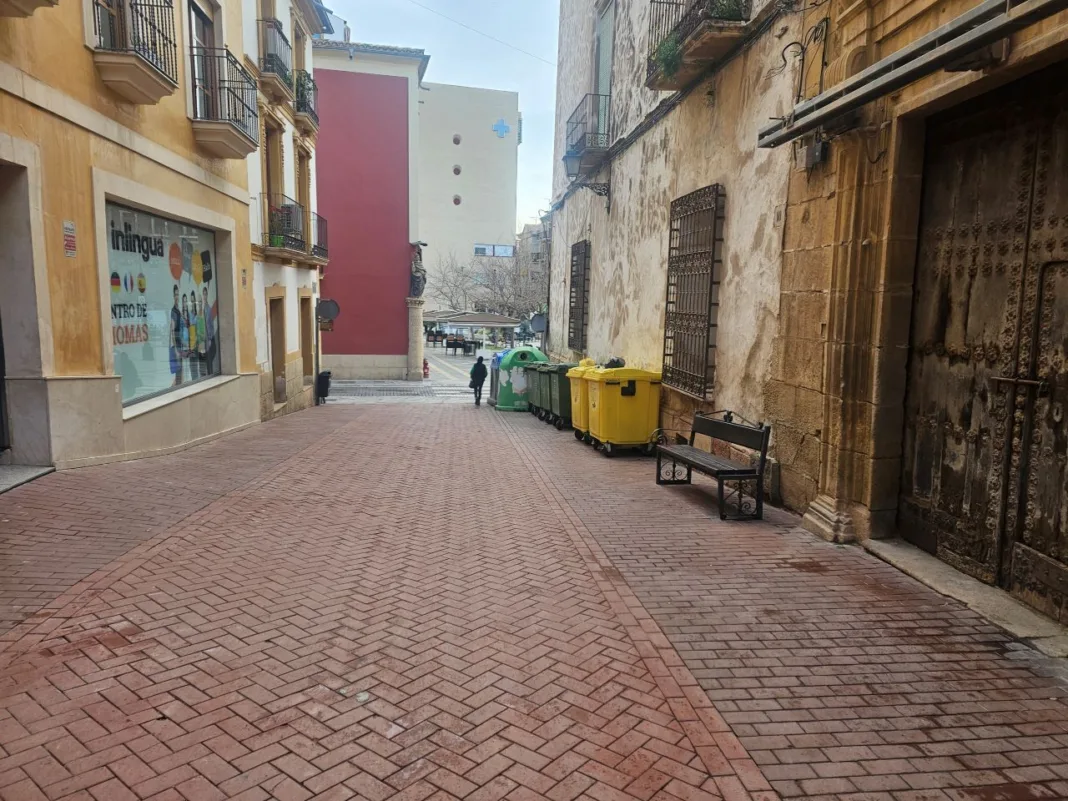 El PSOE propone agrupar contenedores en solares para “dignificar” el Casco Histórico de Lorca