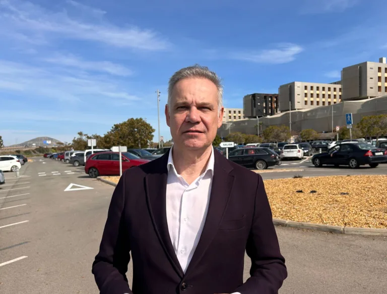 15.042 pruebas diagnósticas pendientes en Cartagena disparan las listas del Área 2