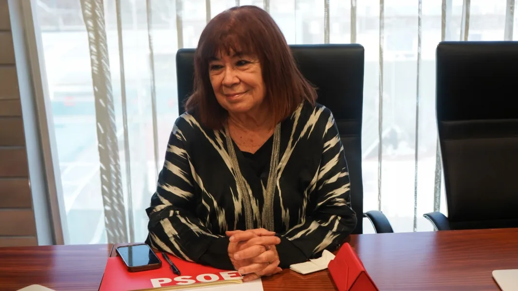 Cristina Narbona defiende en la Asamblea un “mix hídrico” para garantizar agua en la Región de Murcia