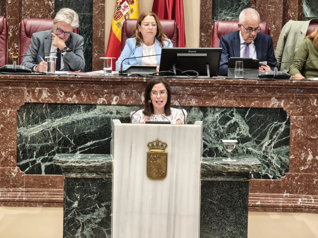 Toñi Abenza acusa a López Miras de reaccionar tarde ante la pobreza en la Región