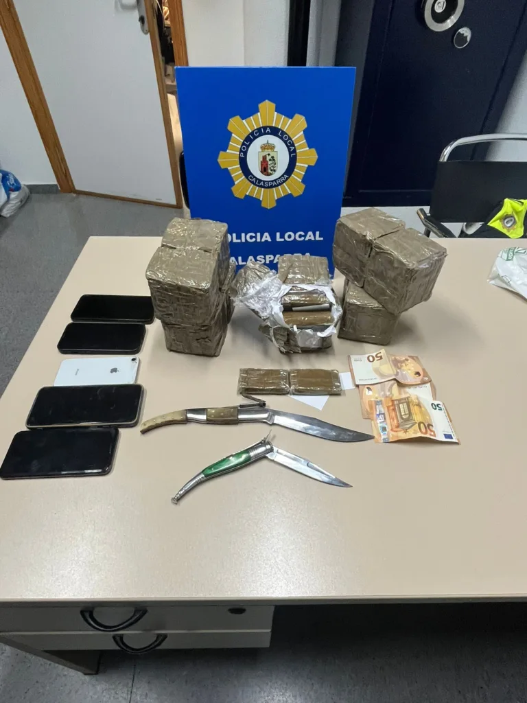 Calasparra interviene 5,5 kilos de hachís y detiene a tres personas en el Noroeste