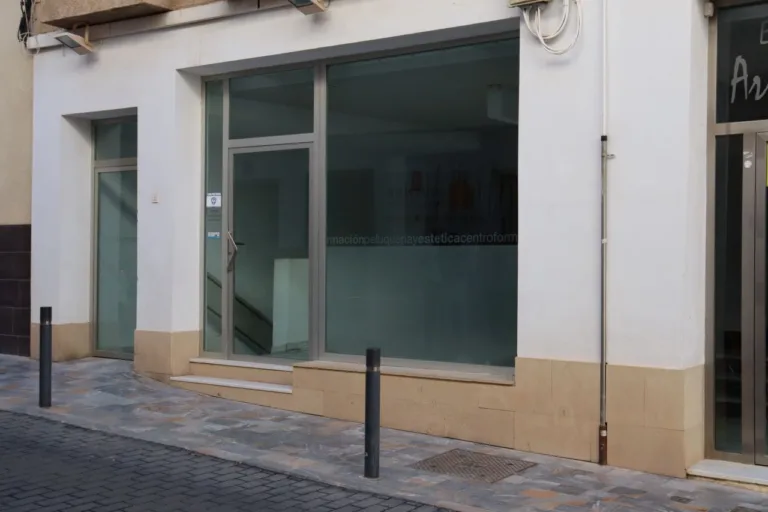 Fulgencio Gil acumula más de 13.000 euros en alquiler por una sala de estudio cerrada