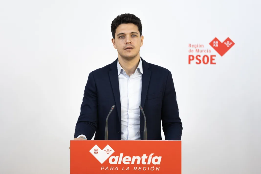 Juan Andrés Torres El PSRM pide el cese de Ortuño tras el incendio de Águilas y la falta de rescate en altura