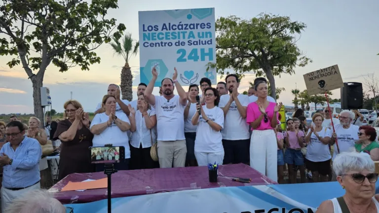 Los Alcázares registra 15.000 firmas por urgencias 24 horas y contra la incineradora