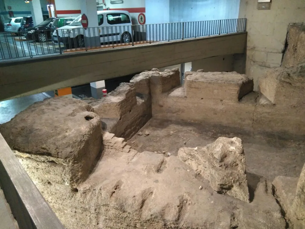 Huermur acusa al Ayuntamiento de copiar en 2026 su propuesta para proteger la Muralla de la Glorieta