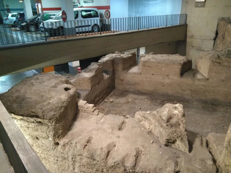 Huermur acusa al Ayuntamiento de copiar en 2026 su propuesta para proteger la Muralla de la Glorieta