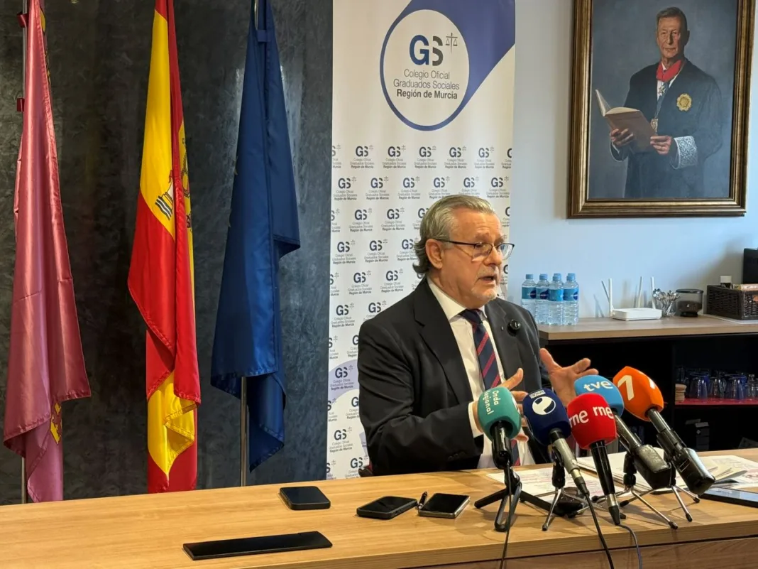 El absentismo laboral se dispara en la Región de Murcia y los graduados sociales alertan de un “colapso” en las bajas