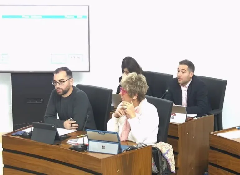 El PSOE de Alcantarilla tacha de “circo” el Pleno de febrero y acusa a PP y Vox de vivir “en Madrid”