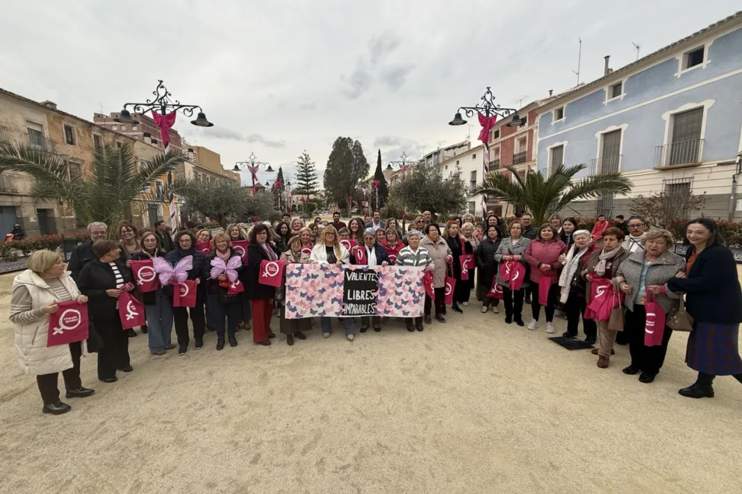 Mula homenajea a Ilu Ros y premia 25 años de relatos por la igualdad