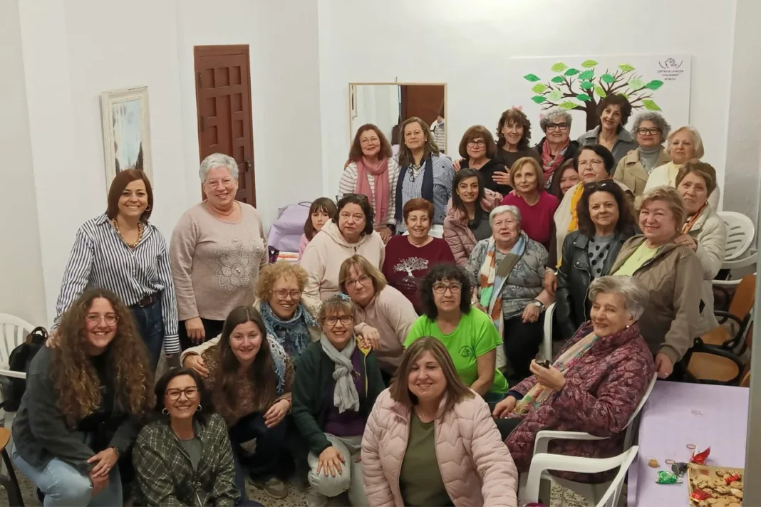 El Centro de la Mujer 8 de Marzo de Mula celebra 25 años con un mural colectivo El Centro de la Mujer 8 de Marzo de Mula celebra 25 años con un mural colectivo