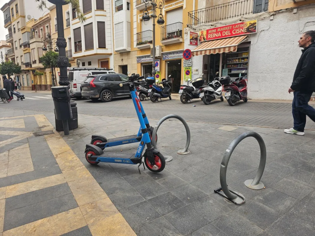 El PSOE de Lorca reclama sanciones y más control ante el “descontrol” de patinetes eléctricos El PSOE de Lorca reclama sanciones y más control ante el “descontrol” de patinetes eléctricos