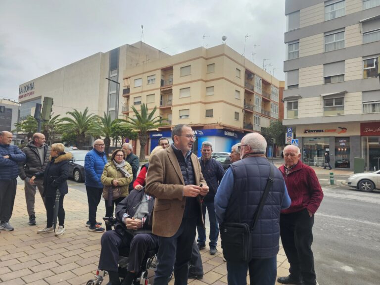 Isabel Casalduero exige a Fulgencio Gil medidas urgentes en La Viña por el “riesgo” en Adolfo Suárez