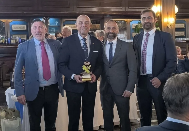 Cartagena despide con un homenaje multitudinario al comisario Damián Romero por su jubilación