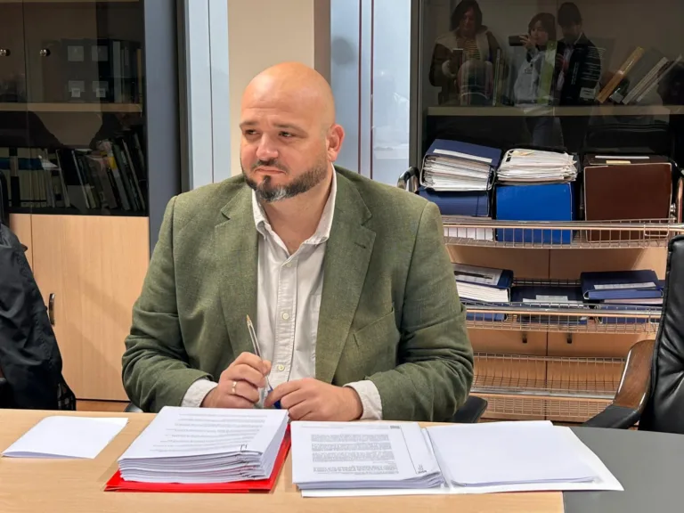 El PSOE alerta de riesgos en la descontaminación de Los Mateos y exige más control municipal