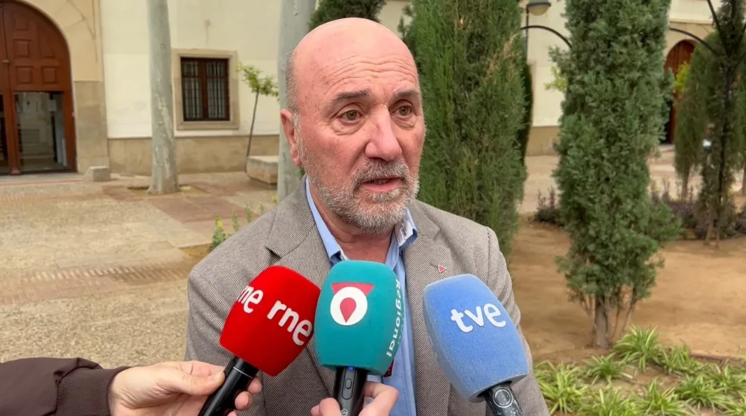 Foto - RdP - Álvarez-Castellanos - Cuba IU propone destinar fondos murcianos a energía solar en Cuba