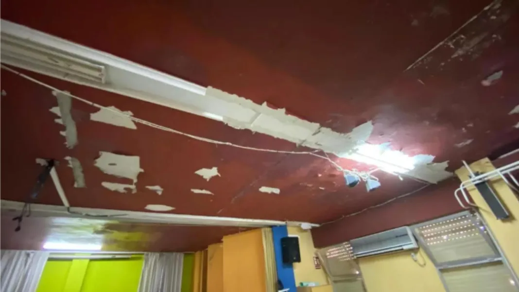 El PSOE exige explicaciones tras el derrumbe de un techo en el IES Juan Sebastián Elcano El PSOE exige explicaciones tras el derrumbe de un techo en el IES Juan Sebastián Elcano