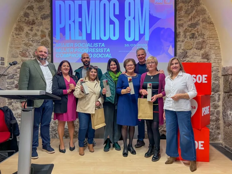 El PSOE de Cartagena premia a Teresa Rosique, Mujeres Entrelazadas y La Botica del Libro