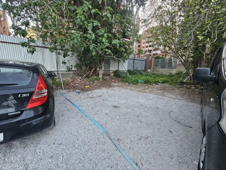 El PSOE exige dejar de cobrar en el parking de la Alameda de las Columnas por su suciedad y deterioro