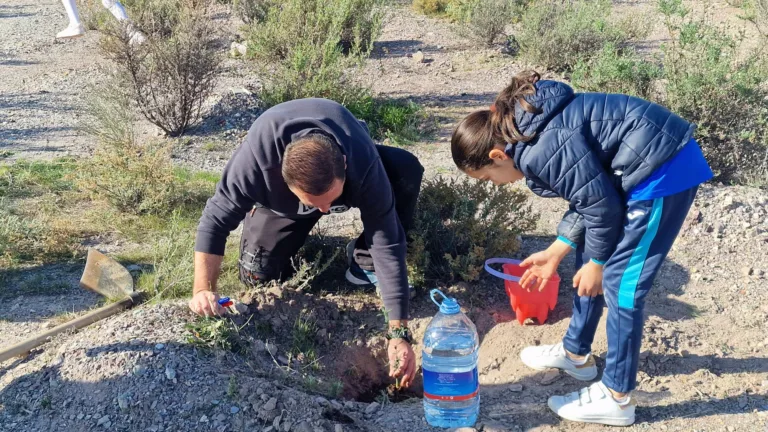 El PSOE de Lorca celebra 100 árboles autóctonos plantados por escolares del CBM San Fernando