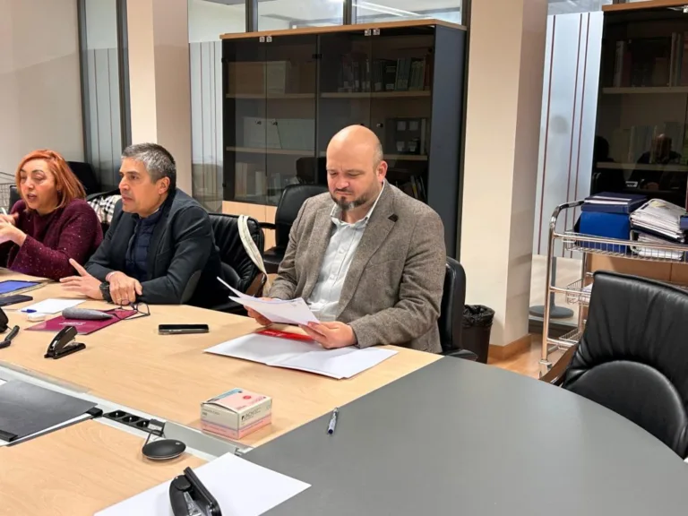 Torres denuncia otro año cerrado el edificio de la calle Caballero