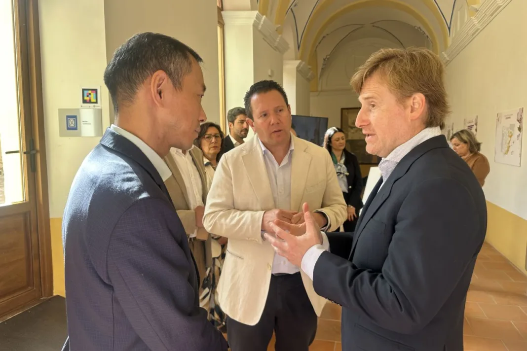 Mula refuerza lazos con China en turismo, cultura y energía