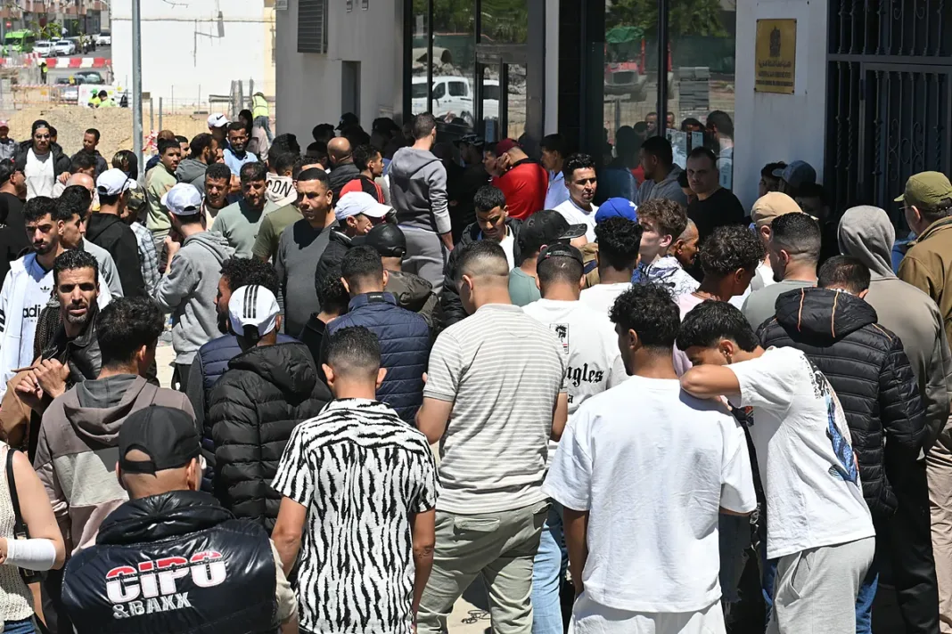 Correos tramitará desde el lunes la regularización extraordinaria de inmigrantes