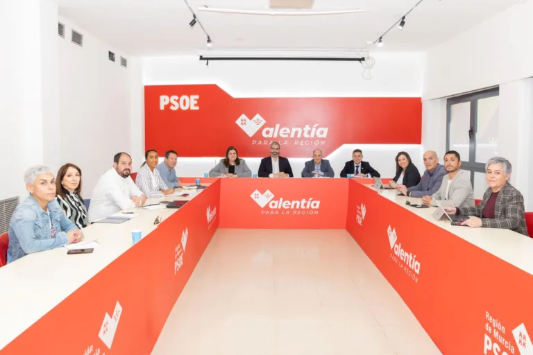 Lucas activa una agenda común en ayuntamientos socialistas contra la gestión de López Miras