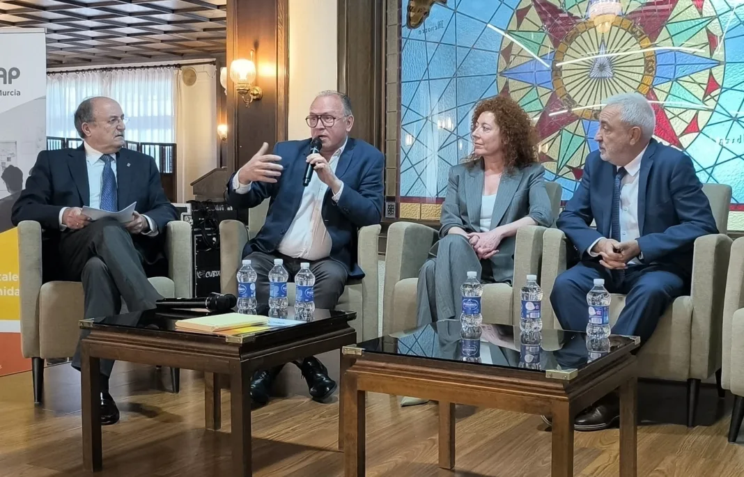 Más de 150 profesionales se reúnen en Cartagena para impulsar empleo y formación