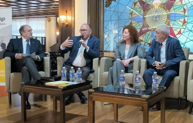 Más de 150 profesionales se reúnen en Cartagena para impulsar empleo y formación