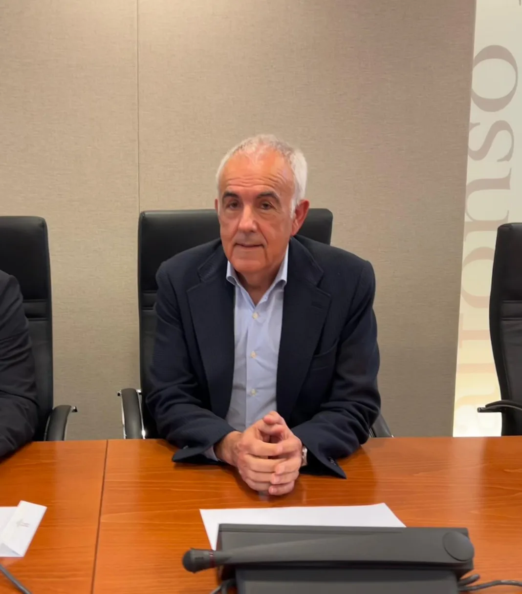 El PP bloquea ayudas para placas solares y coches eléctricos en la Región de Murcia