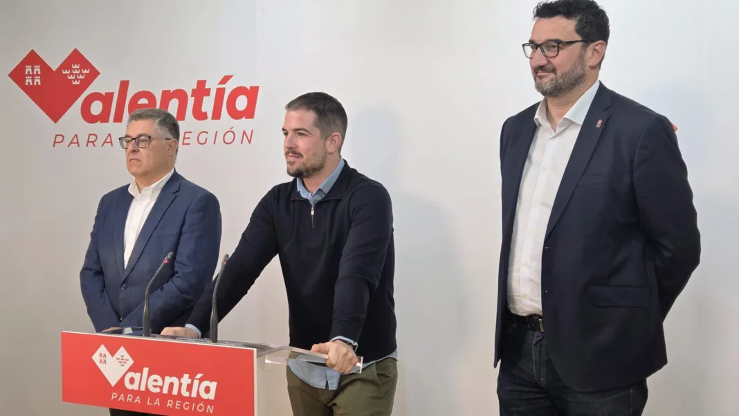 FOTO_MiguelOrtegayGinésRuiz El PSOE acusa al PP de vender suelo público y dejar caer vivienda asequible