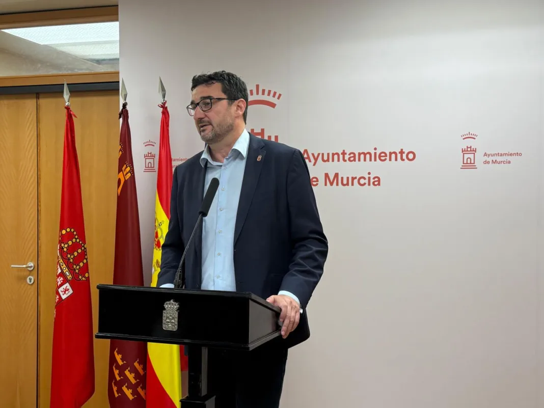 El PSOE denuncia un “apagón informativo” en la contratación municipal de Murcia