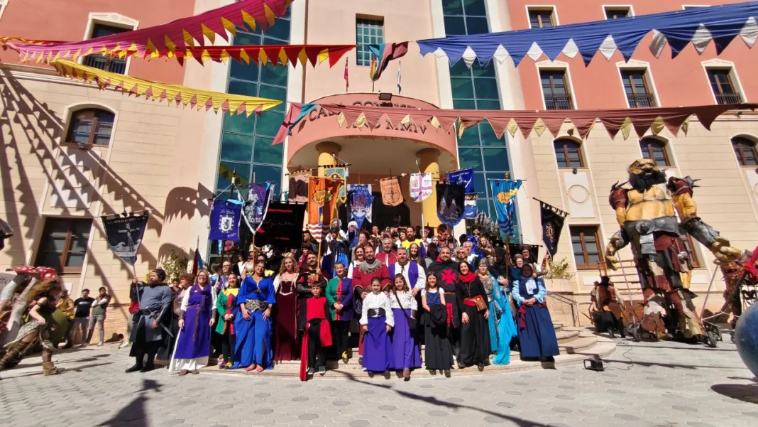 Los Alcázares estrenó sus Incursiones Berberiscas regionales con llama, mercado y recreación