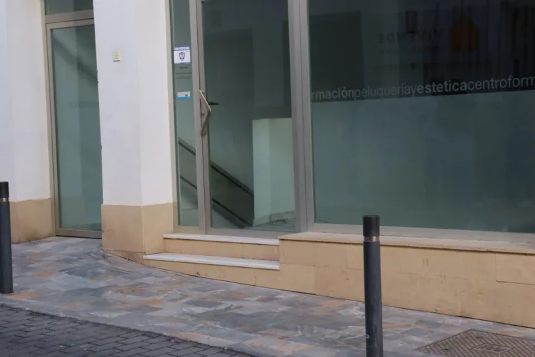 El PSOE acusa a PP y Vox de gastar 16.000 euros en una sala cerrada en Lorca