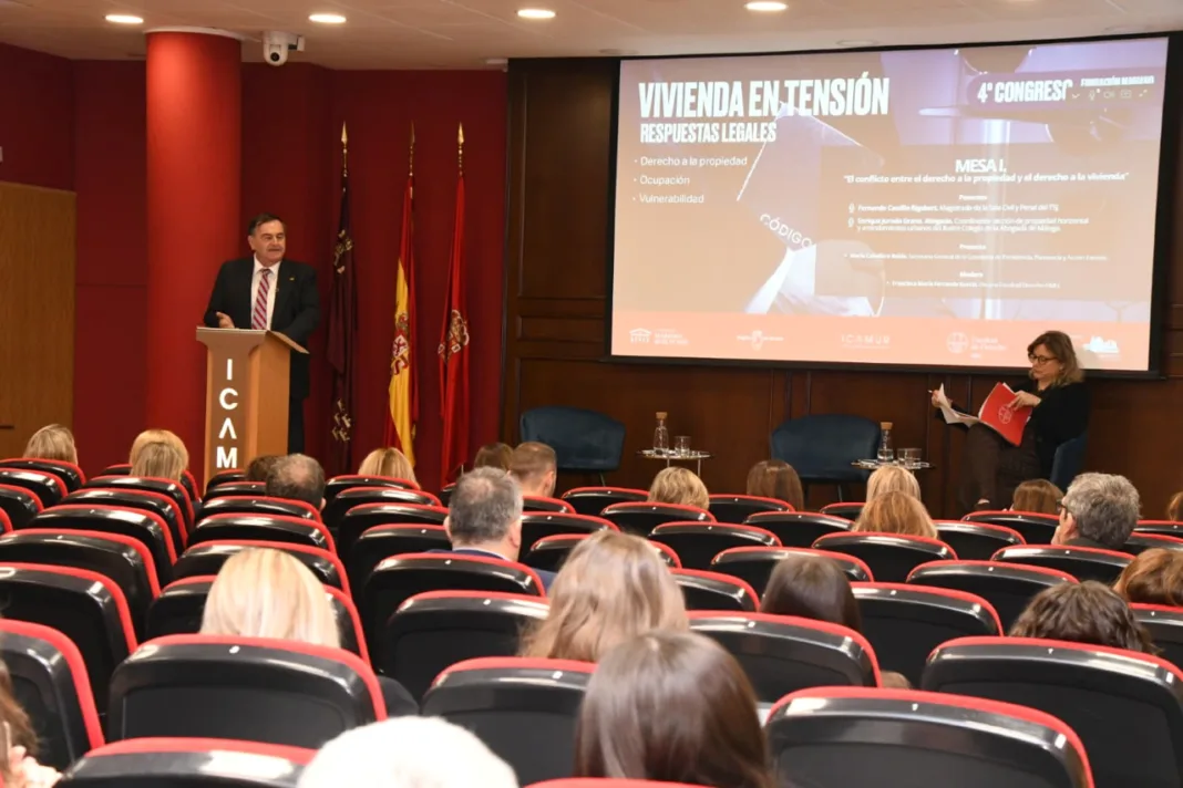 El Colegio de la Abogacía de Murcia aborda el choque entre vivienda y propiedad